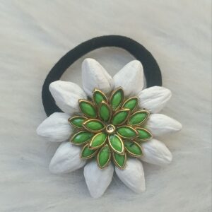 Green kundan floral hair tie with white petals